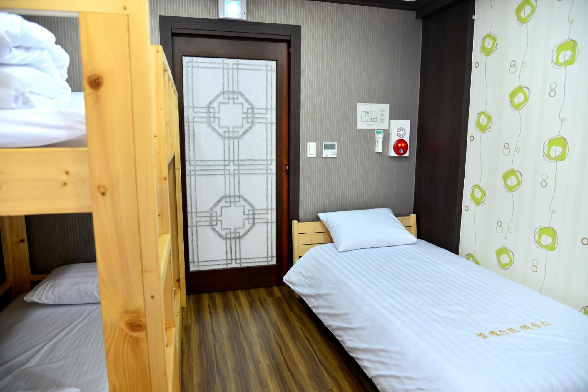 Seom Guesthouse Seogwipo Exteriör bild